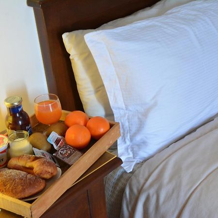 Agriturismo Il Pettirosso 阿杰罗拉 外观 照片