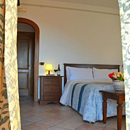Agriturismo Il Pettirosso 阿杰罗拉 外观 照片