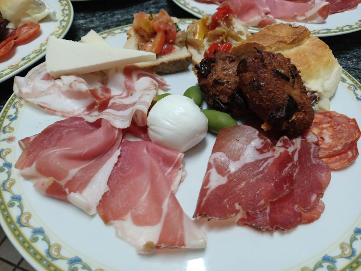 Agriturismo Il Pettirosso 阿杰罗拉 外观 照片